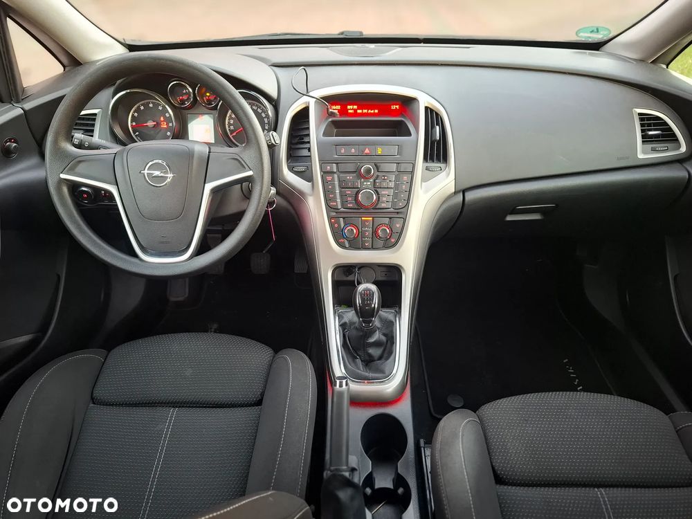 Opel Astra 1.4 Turbo 150 Jahre - 10