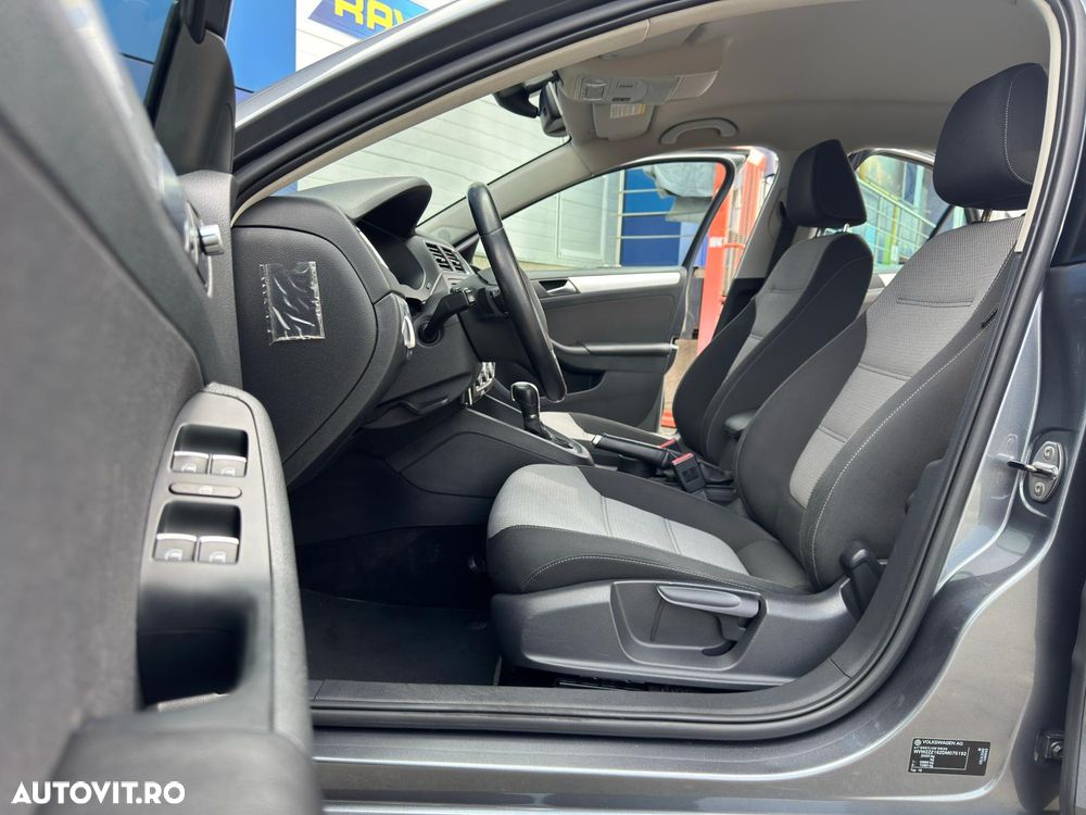 Volkswagen Jetta - 30