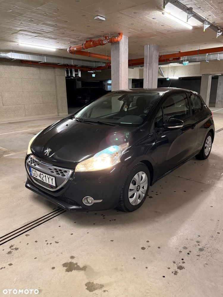 Peugeot 208 - 1