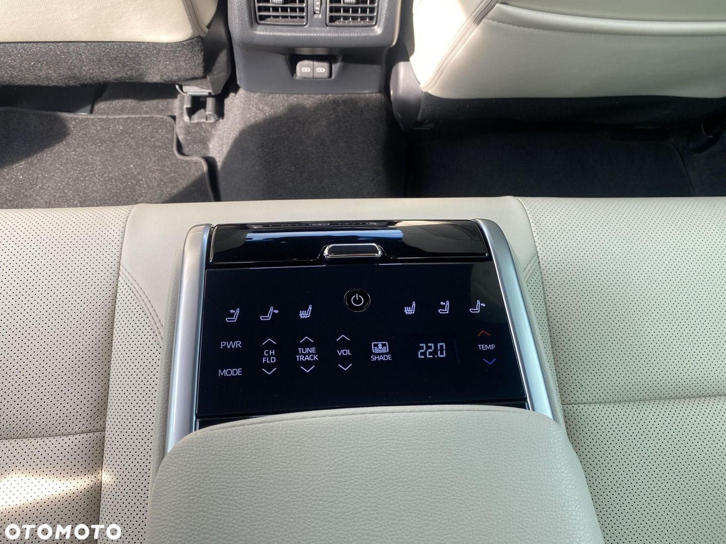 Toyota Camry - 24