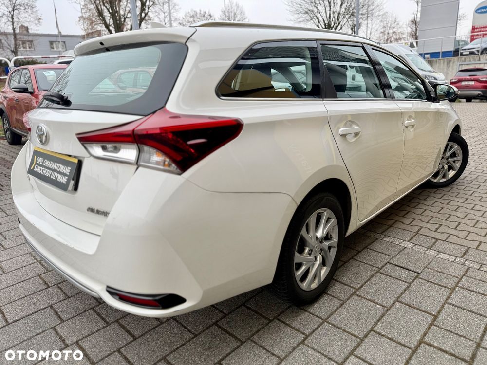 Toyota Auris 1.6 D-4D Design Edition - 2