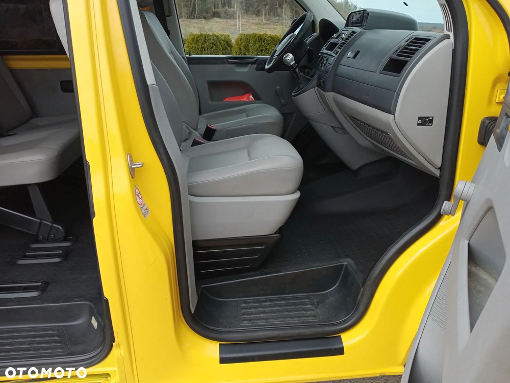 Volkswagen T5 LIFT 9 osobowy 2013r. 2.0 140 KM 6 bieg. serwis do końca doinwestowany klima  tempomat  vebasto isofix - 5