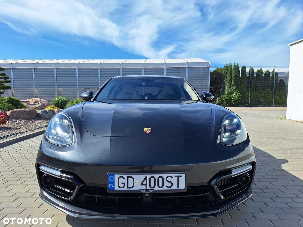 Porsche Panamera - 4