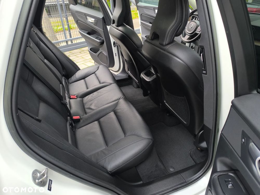 Volvo XC 60 B5 B AWD Geartronic Momentum Pro - 14