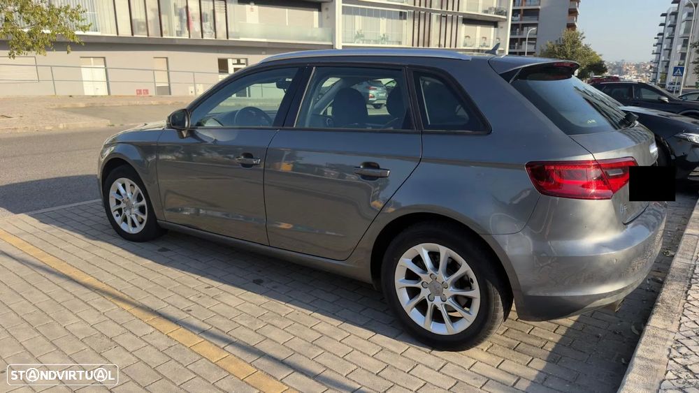 Audi A3 Sportback 1.6 TDI Attraction S tronic - 4