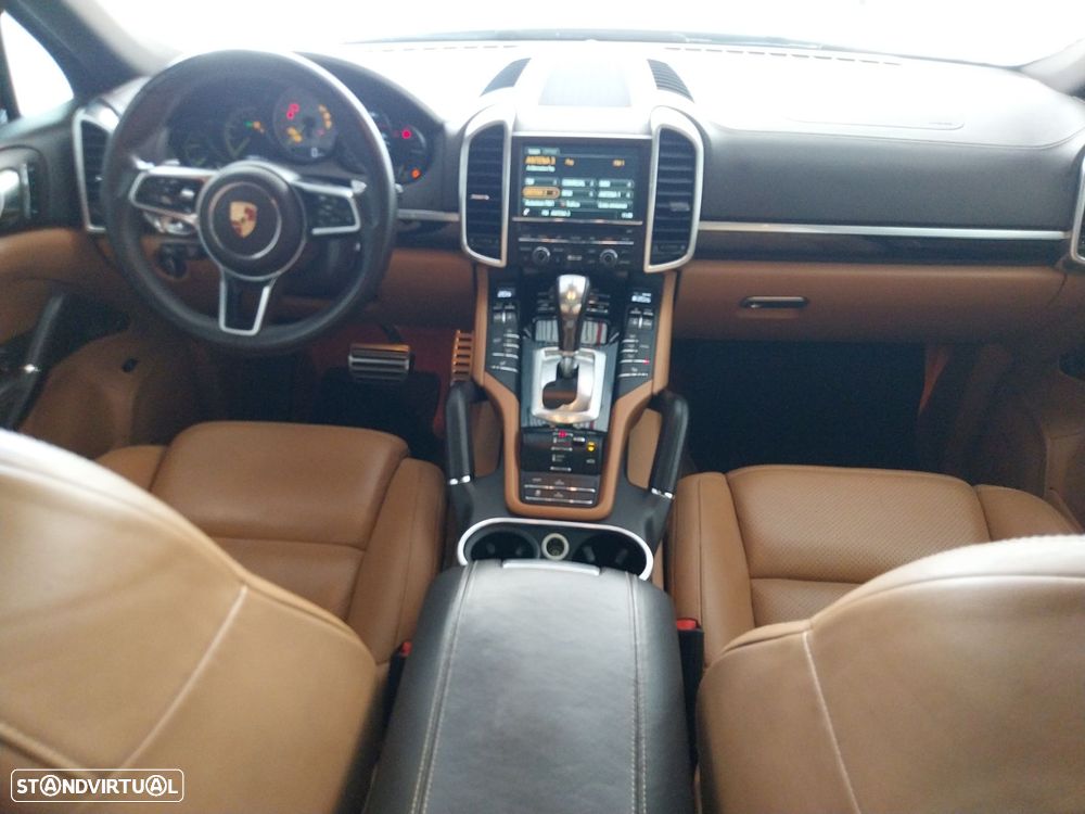 Porsche Cayenne - 16