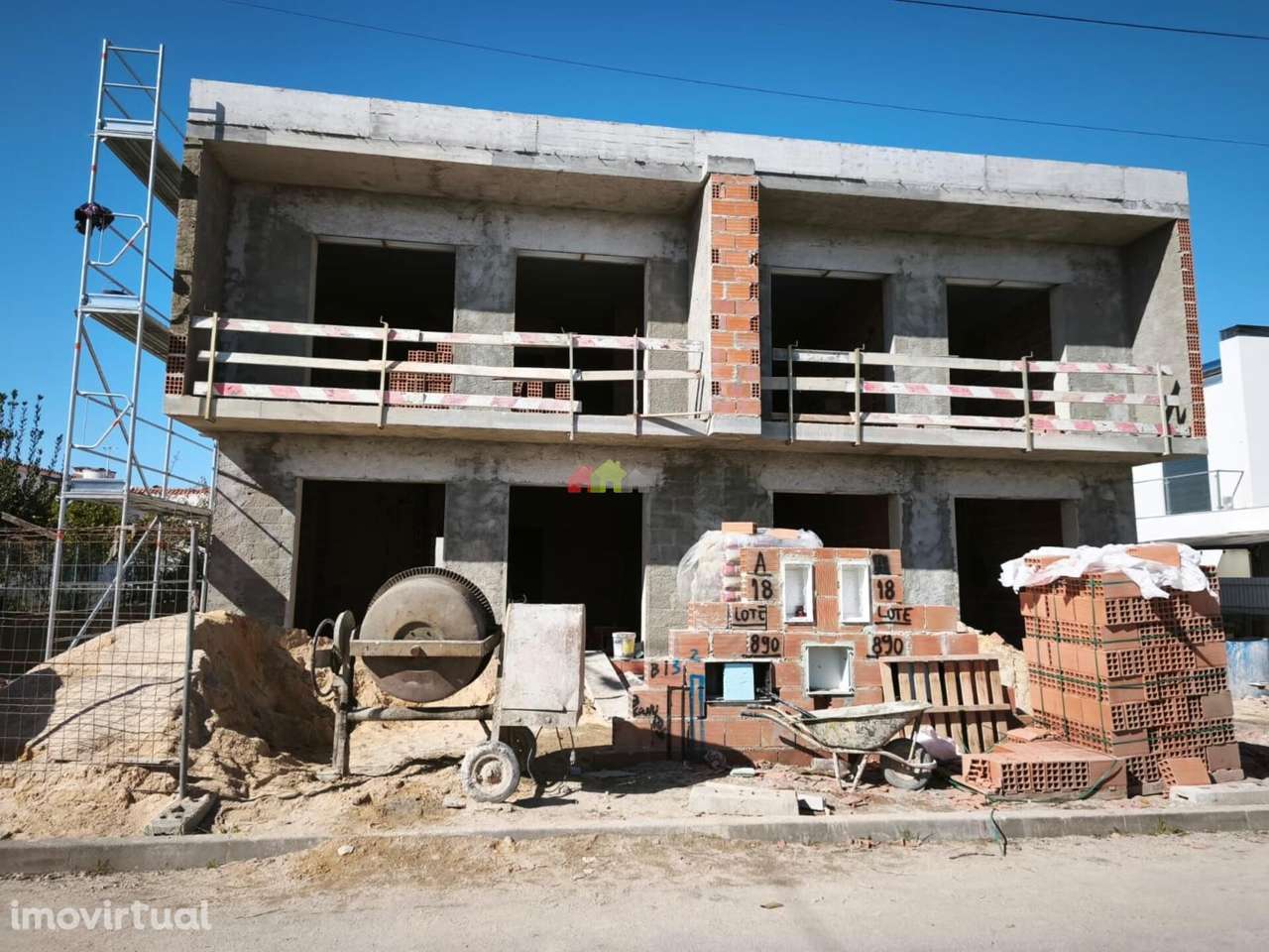 Moradia Geminada T4 com piscina em Fernão Ferro - Grande imagem: 2/10