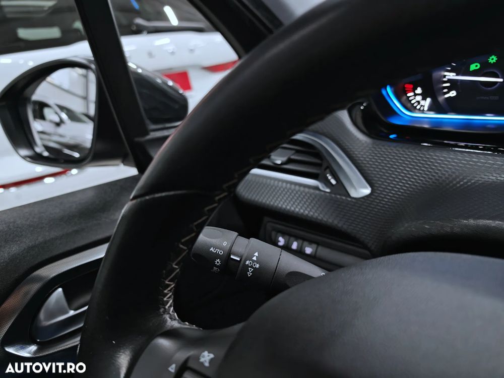 Peugeot 2008 PureTech 110 GPF Stop&Start EAT6 Allure - 25