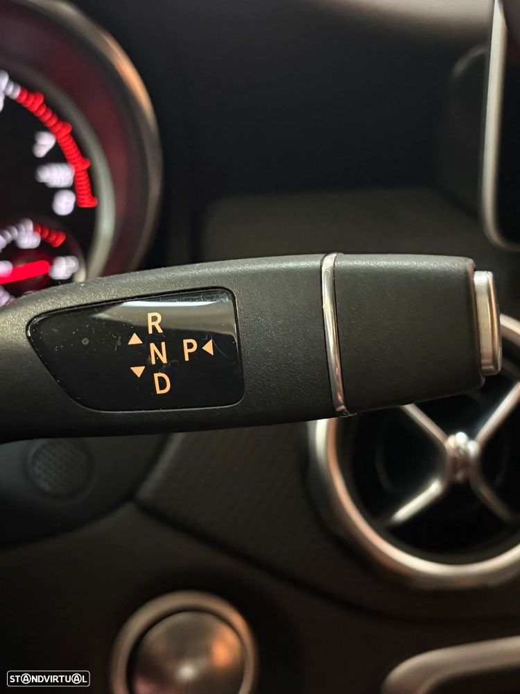 Mercedes-Benz GLA 220 4Matic 7G-DCT - 25