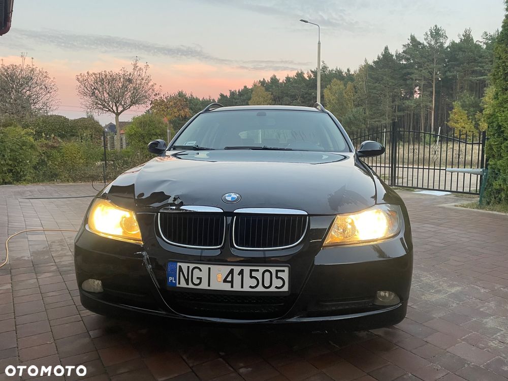 BMW Seria 3 318i Touring - 4