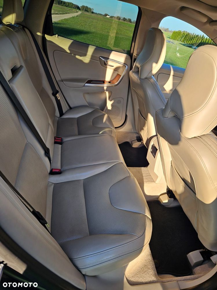 Volvo XC 60 T5 AWD Drive-E Momentum - 6