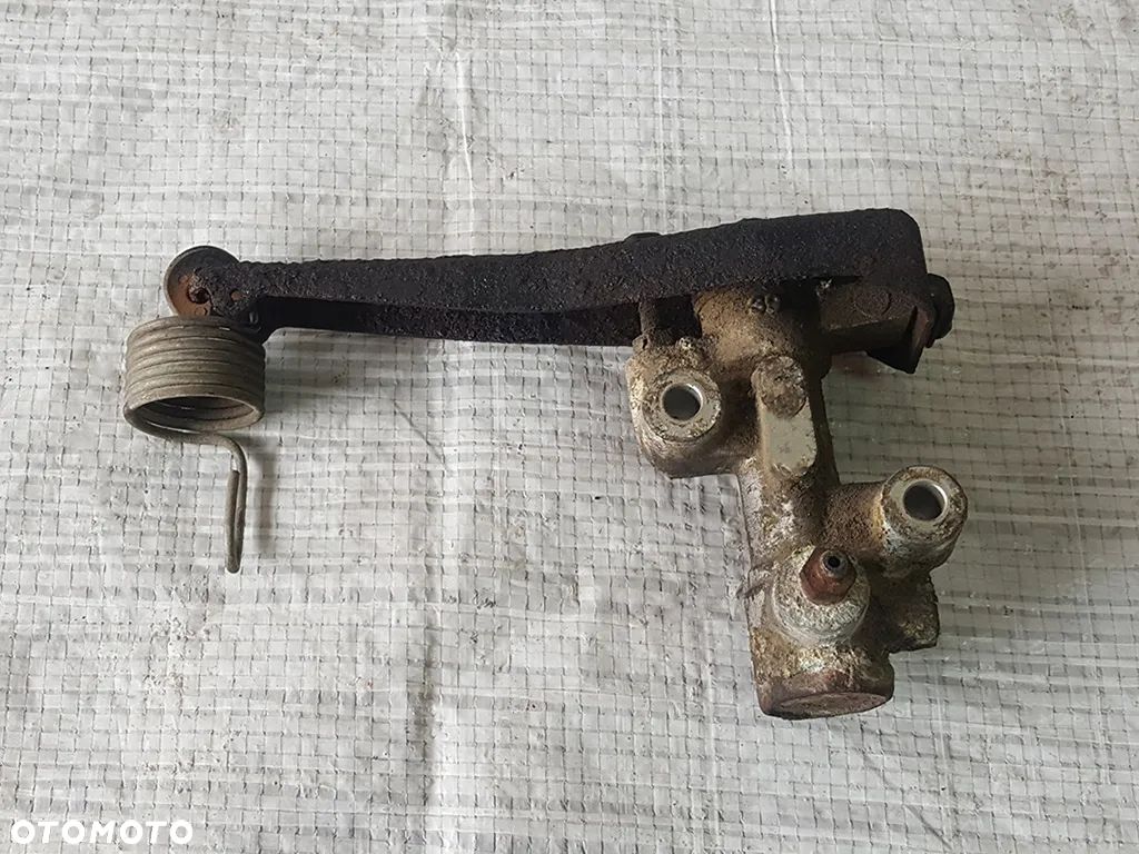Korektor siły hamowania (regulator) do Suzuki Vitara I - 1