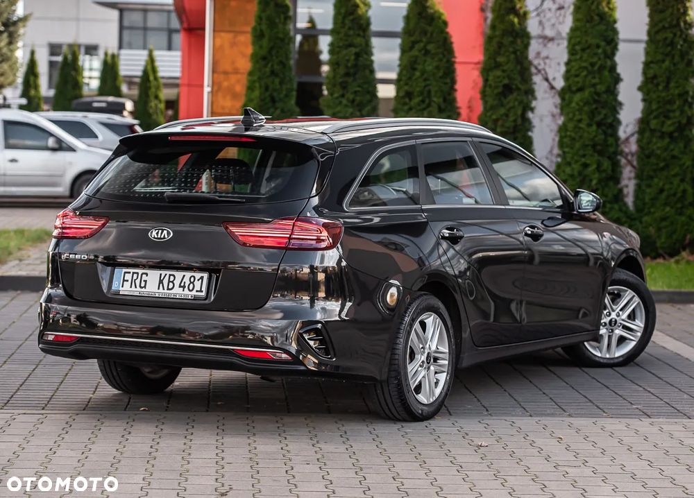 Kia Ceed - 13