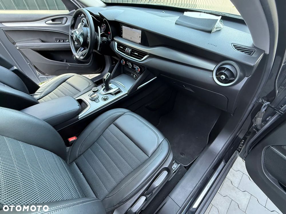 Alfa Romeo Stelvio 2.2 JTDM Q4 - 12