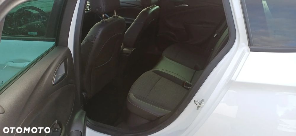 Opel Astra 1.6 CDTI Essentia - 6