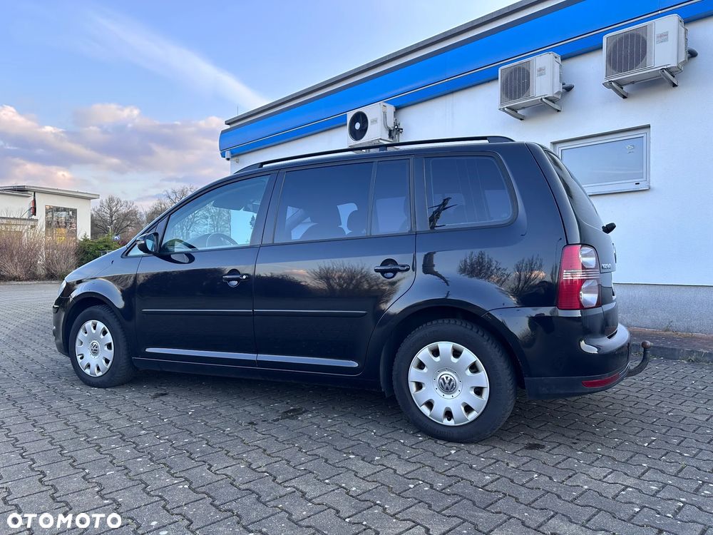 Volkswagen Touran 1.9 TDI DPF BlueMot Highline - 10