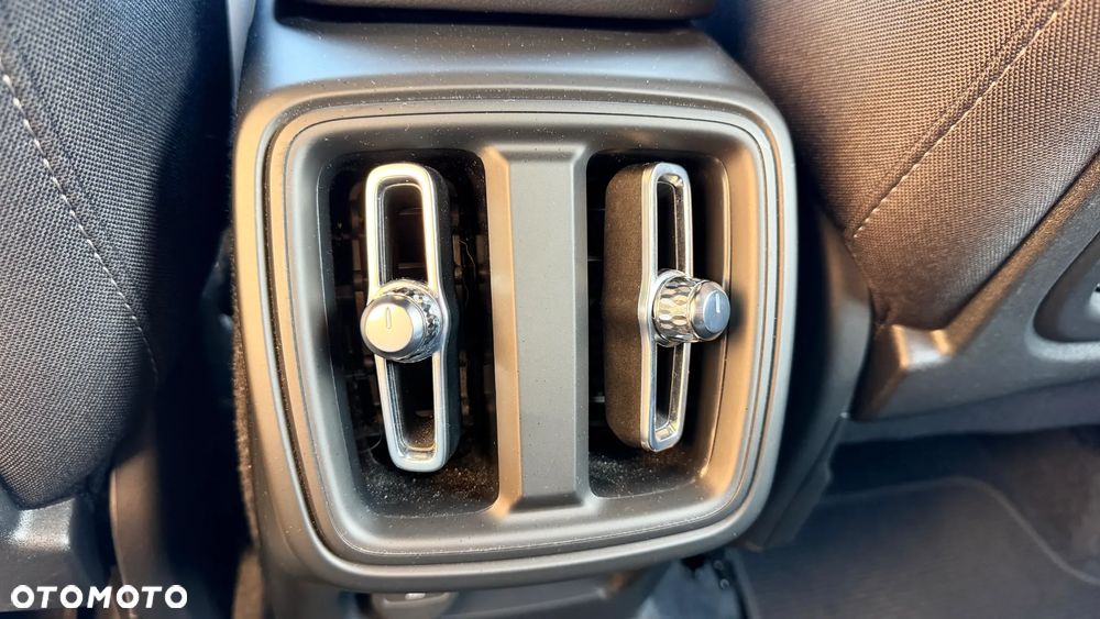 Volvo XC 40 B3 B DKG Ultra Black Edition - 21