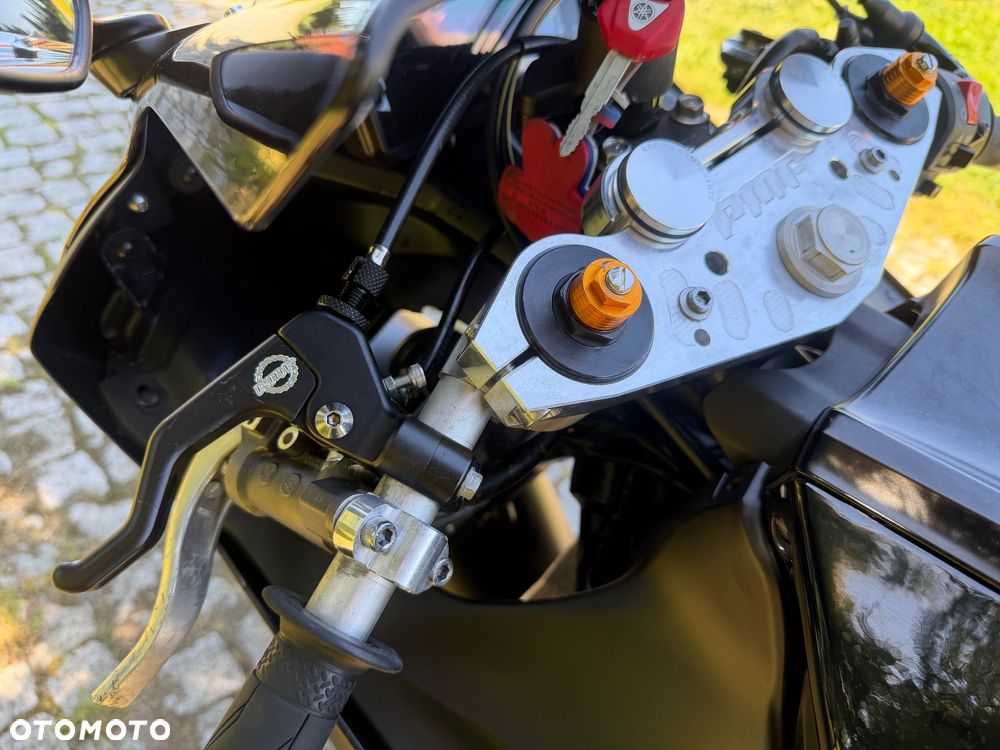 Yamaha R7 - 14
