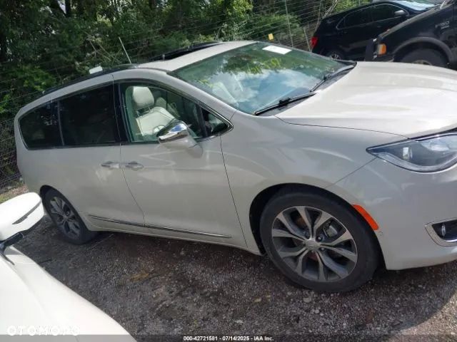 Chrysler Pacifica - 8
