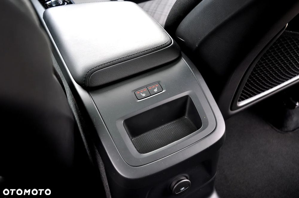 Volvo XC 60 T6 Plug-In Hybrid AWD Core - 26
