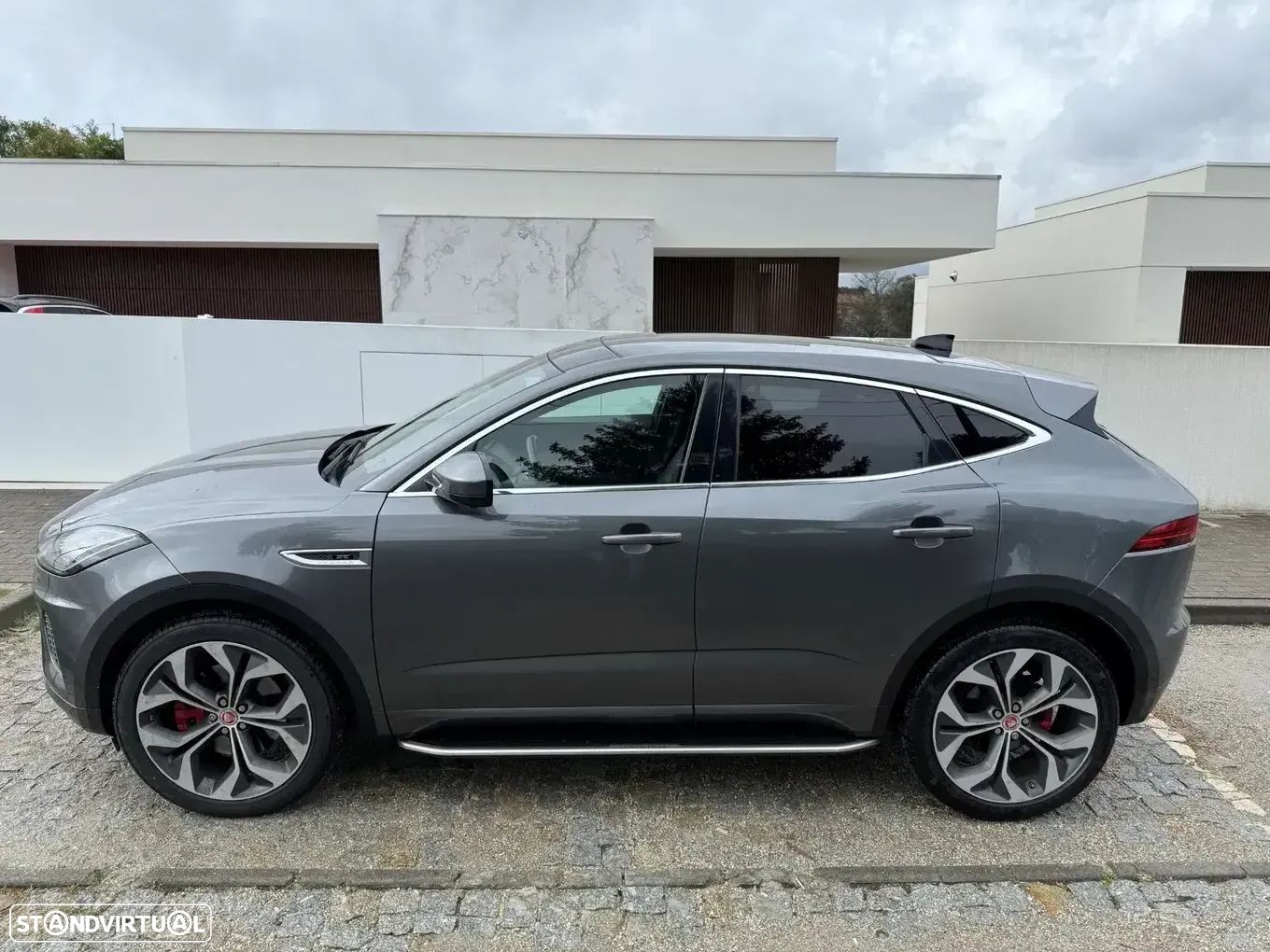 Jaguar E-Pace 2.0 i4 R-Dynamic SE AWD Aut. - 1