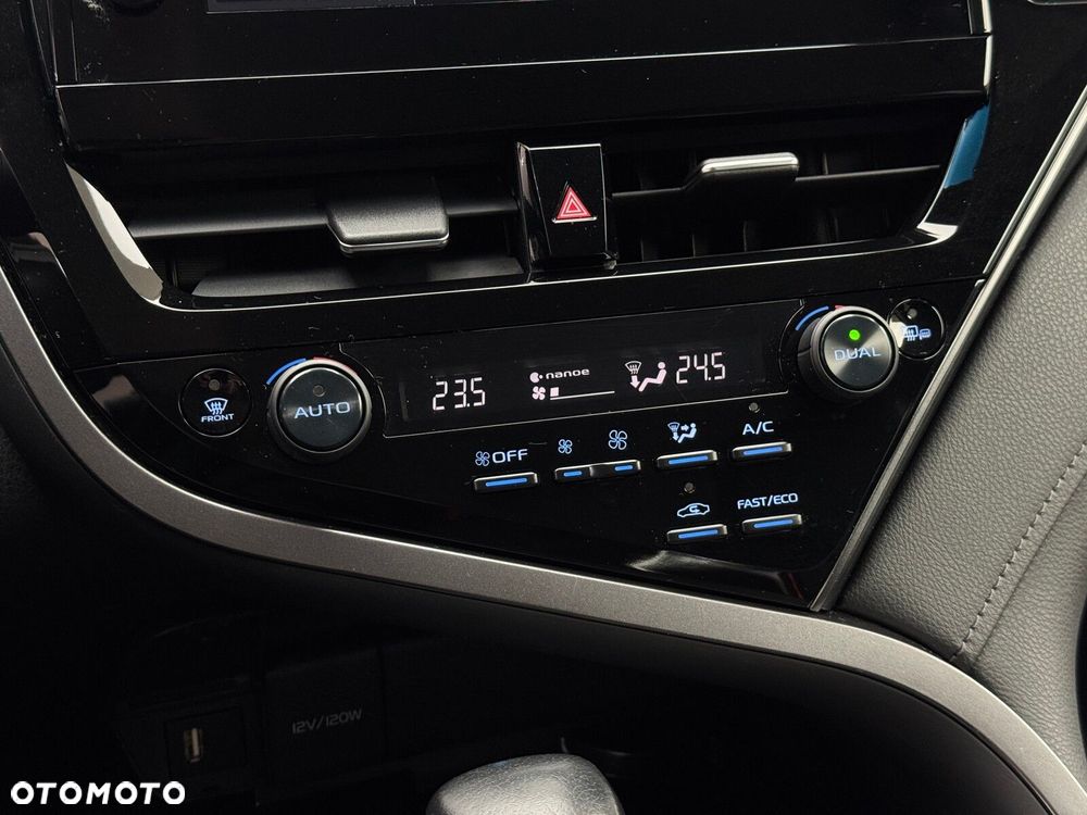 Toyota Camry 2.5 Hybrid Executive CVT - 23