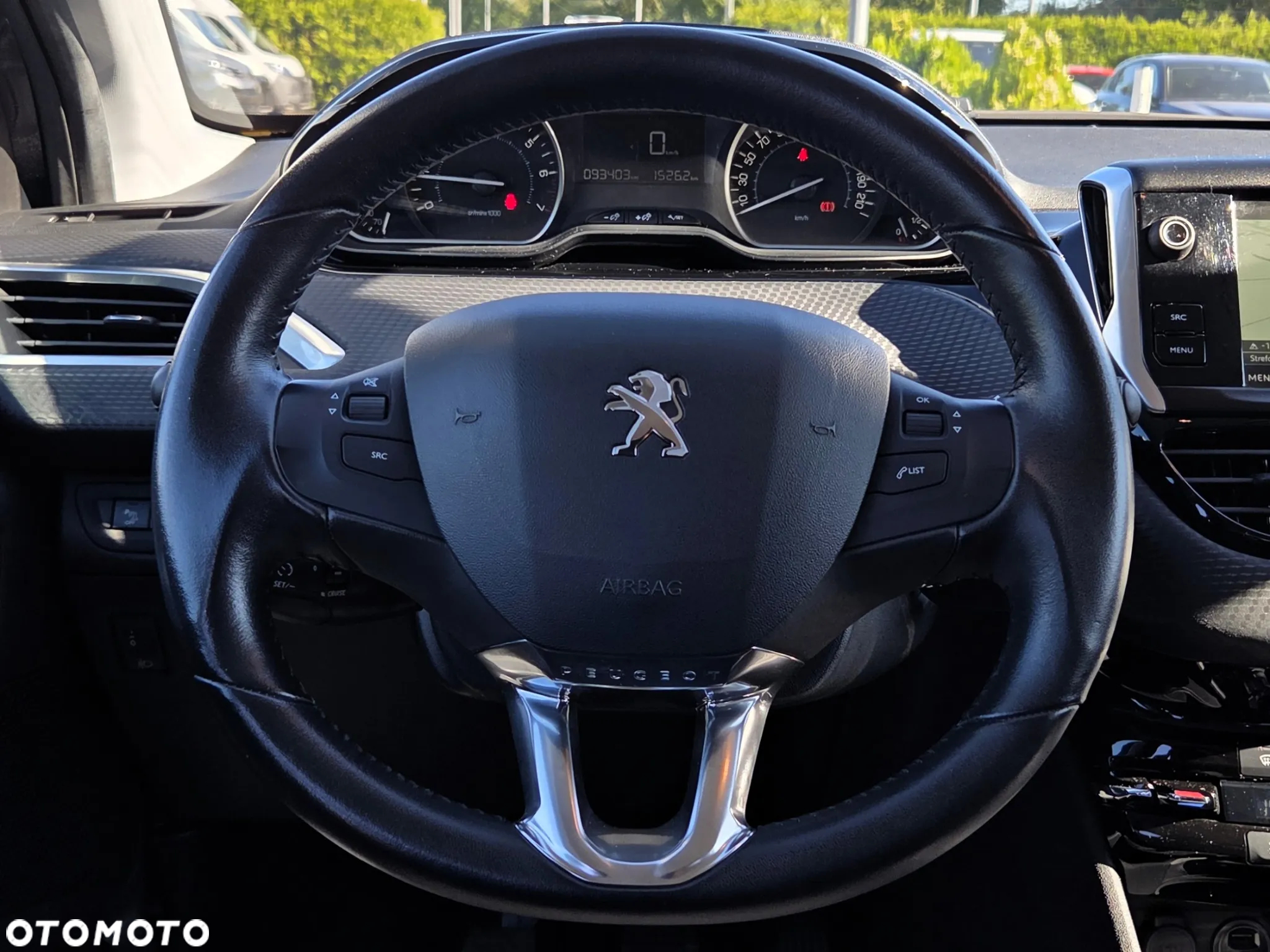 Peugeot 2008 1.2 Pure Tech Style S&S - 24