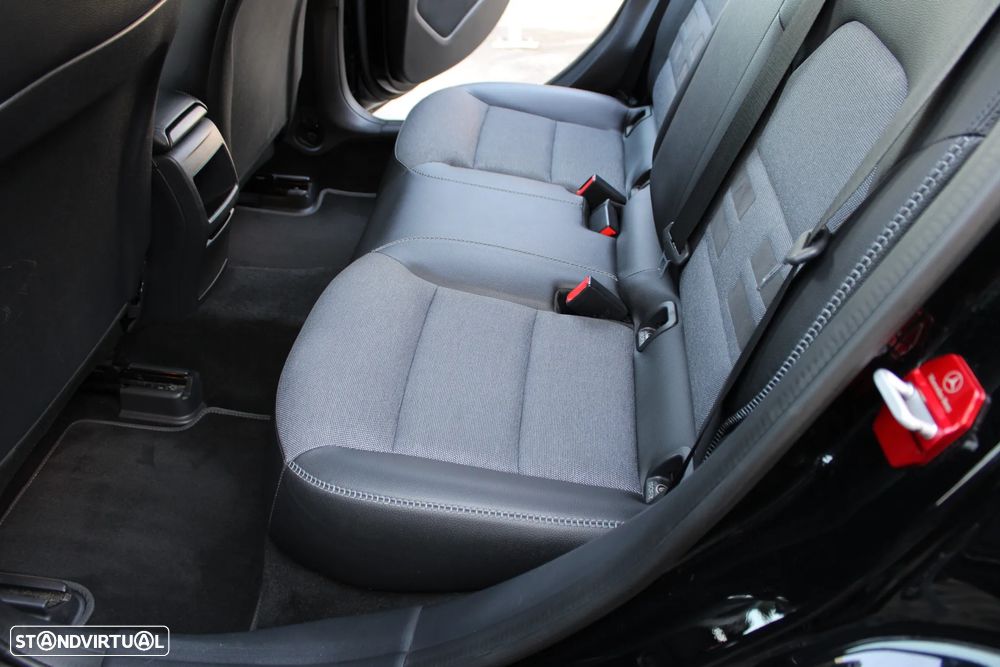 Mercedes-Benz GLA 180 d 7G-DCT Urban - 41