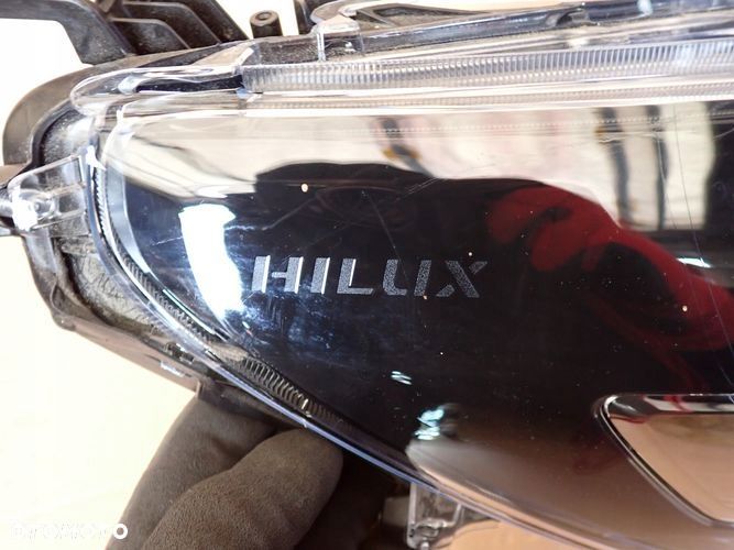 TOYOTA HILUX VIII LIFT 20- reflektor prawy lampa prawa 1EJ-923364-040 - 2