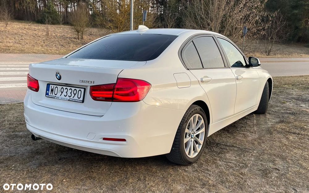 BMW Seria 3 320i - 6