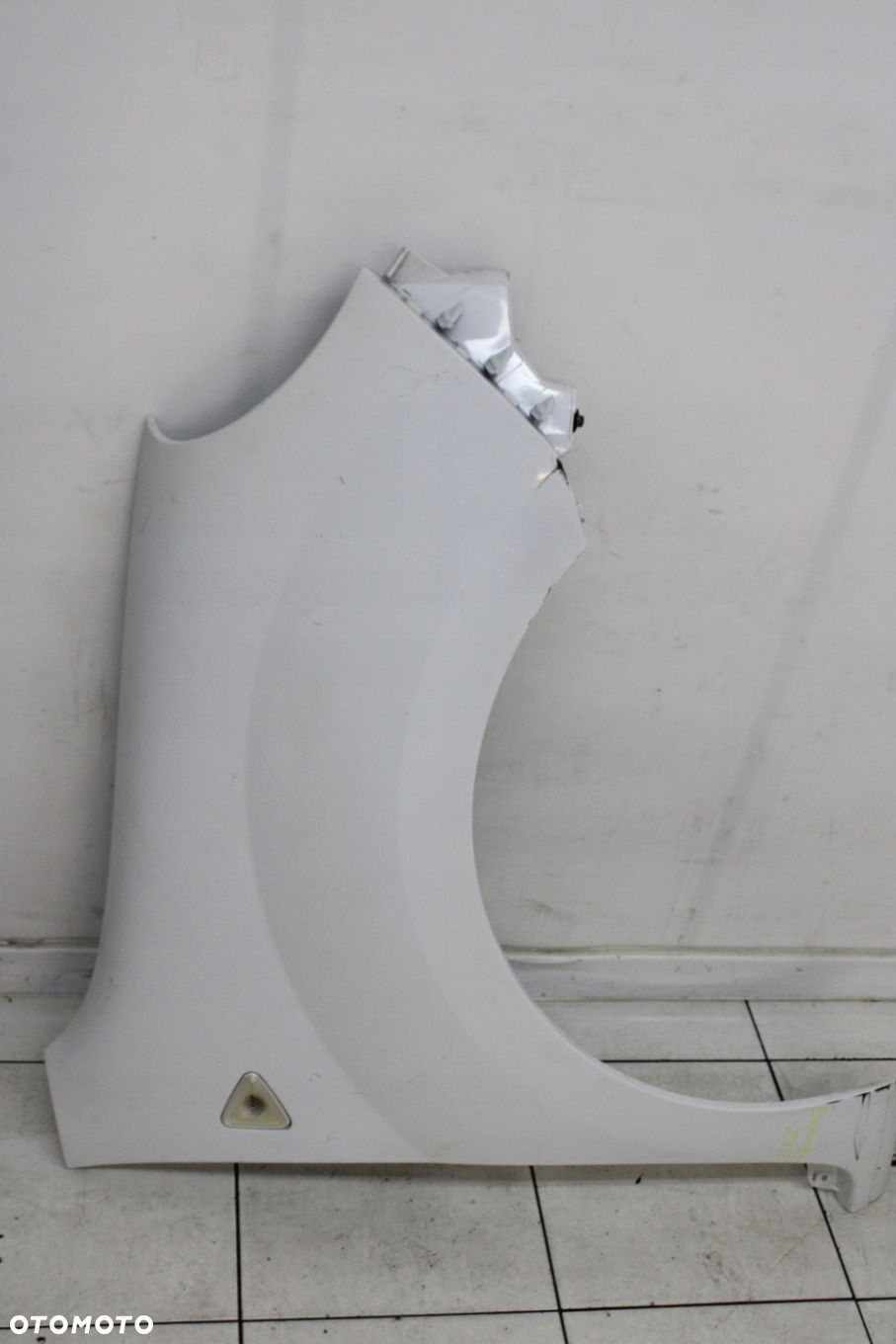 BŁOTNIK PRAWY PRZÓD PRZEDNI RENAULT KANGOO II 2007R- O389 - KOD LAKIERU - 8