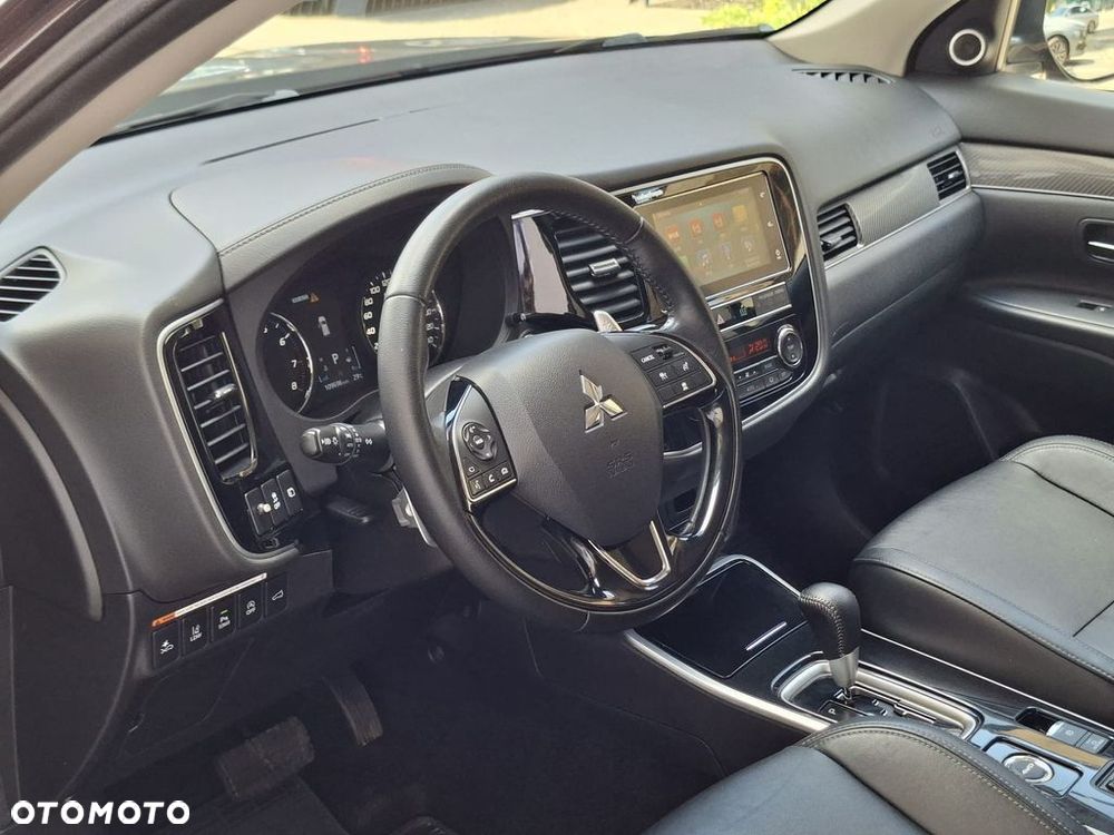 Mitsubishi Outlander 2.0 Instyle + 4WD CVT - 26