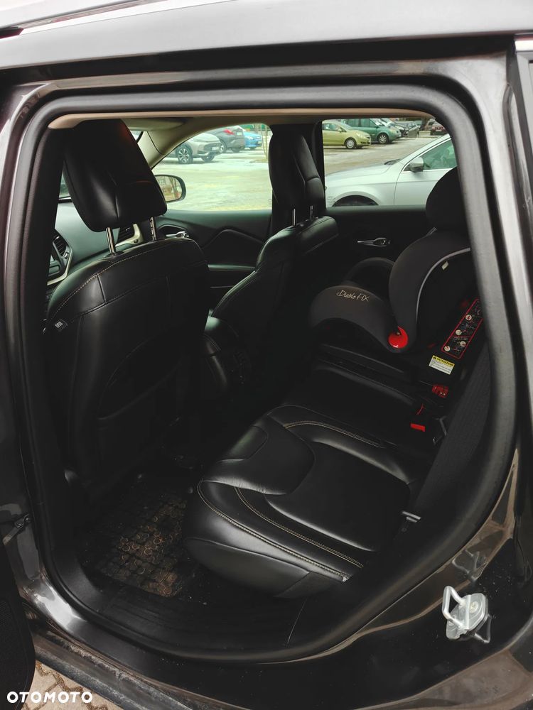 Jeep Cherokee - 5