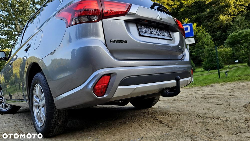 Mitsubishi Outlander 2.0 4WD Plug-In Hybrid - 13