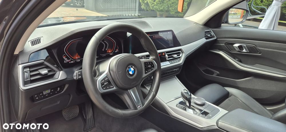 BMW Seria 3 320d xDrive Edition M Sport Shadow - 11