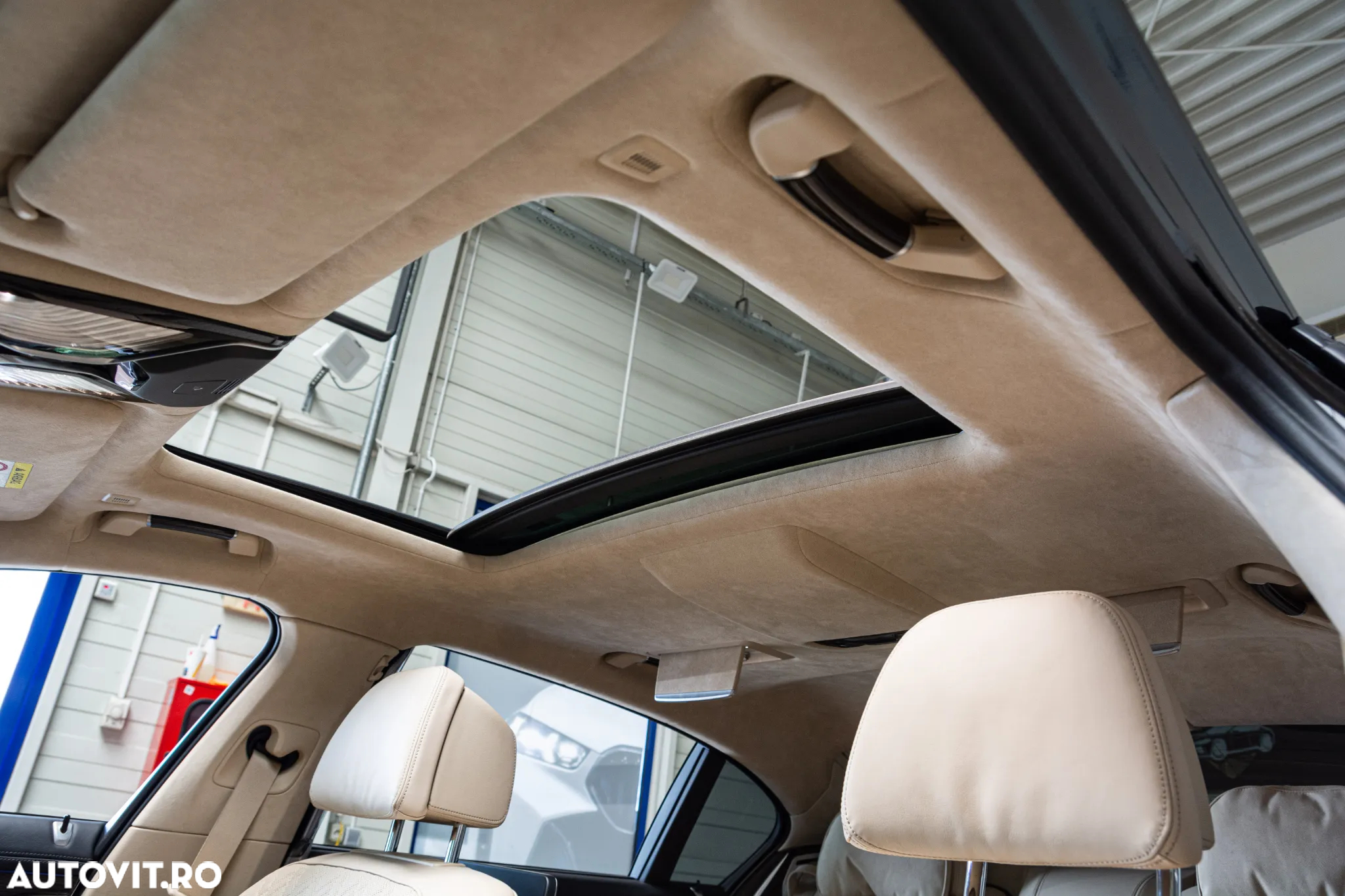 BMW Seria 7 730d xDrive MHEV - 31