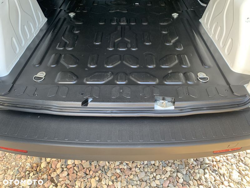 Fiat DOBLO VAN 3 osobowy VAT-1 Homologacja cięż. MOCNY SILNIK 1.6 MultiJet, 105KM Emisja spalin Euro6, Skrzynia biegów 6-cio stopniowa! ORYGINALNA ZABUDOWA PAKI, BOCZNE DRZWI PRZESUWNE, RADIO Z EKRANEM DOTYKOWYM , MULTIFUNKCYJNA KIEROWNICA - 32