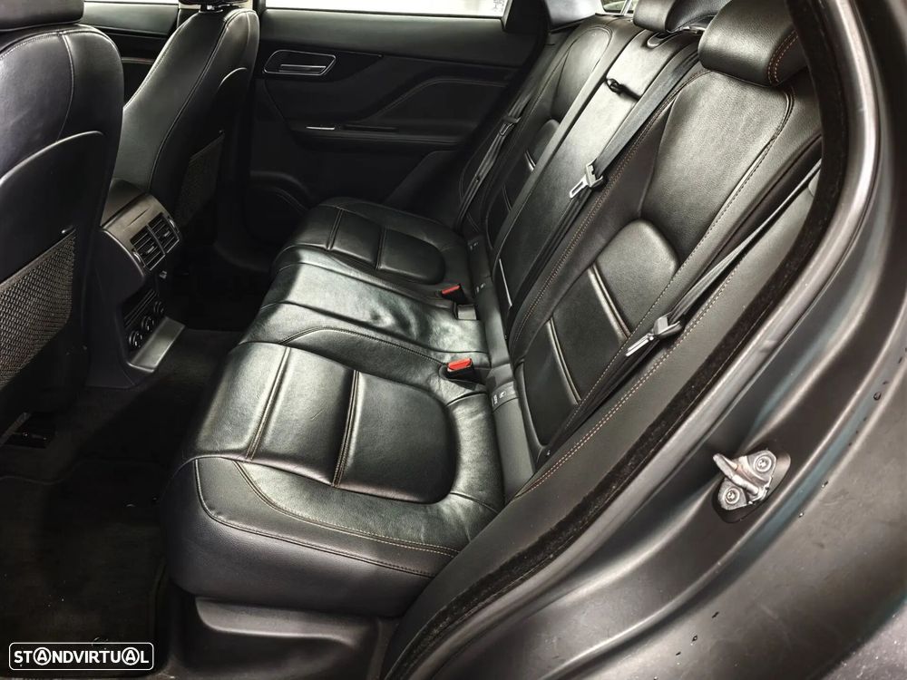 Jaguar F-Pace 2.0 i4D Prestige AWD Aut. - 24