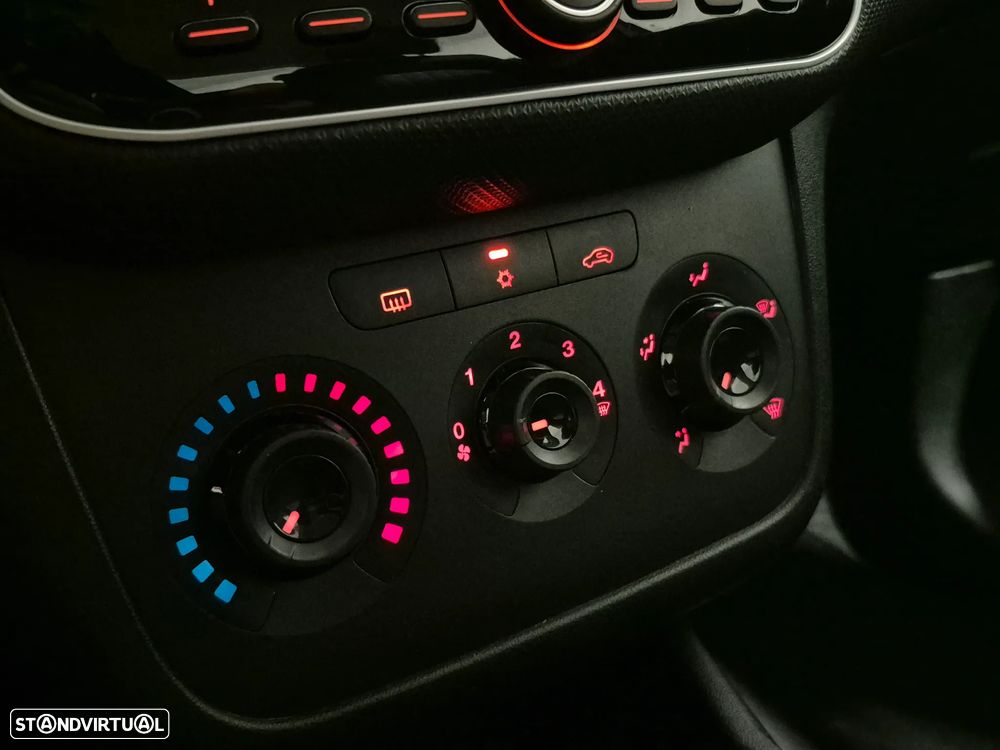 Fiat Punto 1.2 Lounge S&S - 11