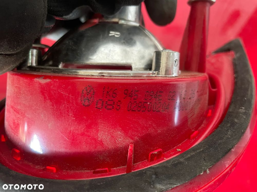 VW GOLF 5 lampa tył prawa na klapę 1K6945094E - 3