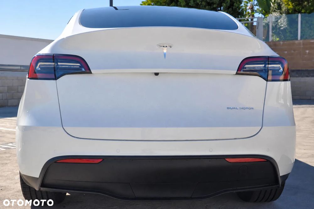 Tesla Model Y 2023 photo 3