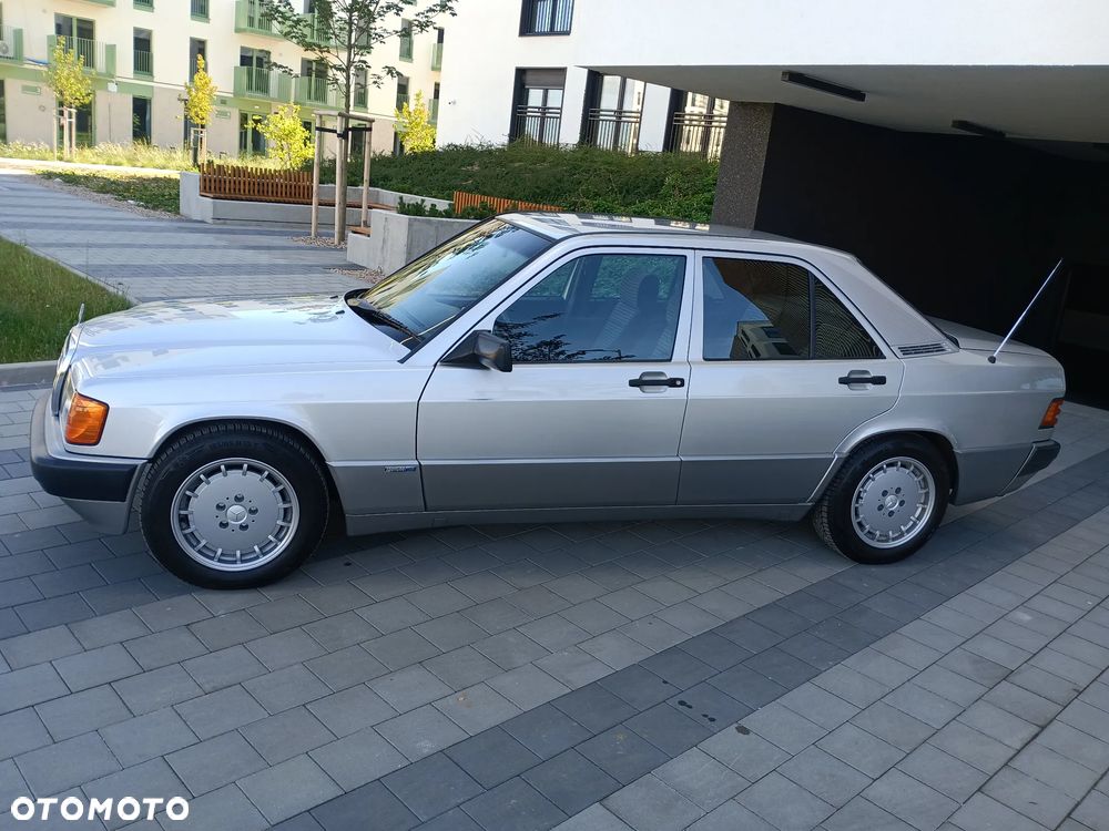 Mercedes-Benz W201 (190) - 5
