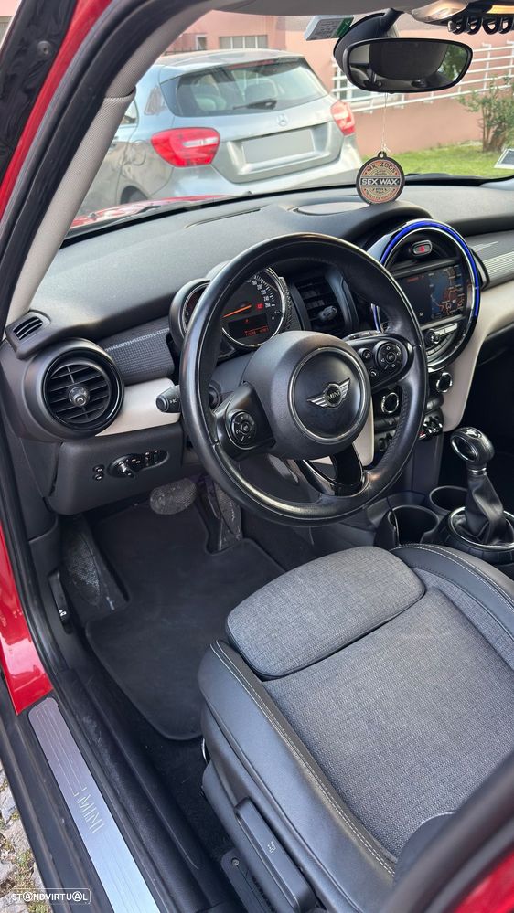 MINI 5 Portas Cooper D Auto - 17
