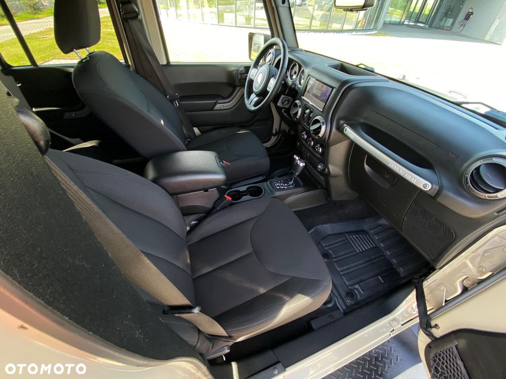 Jeep Wrangler 3.6 Unlim X - 30