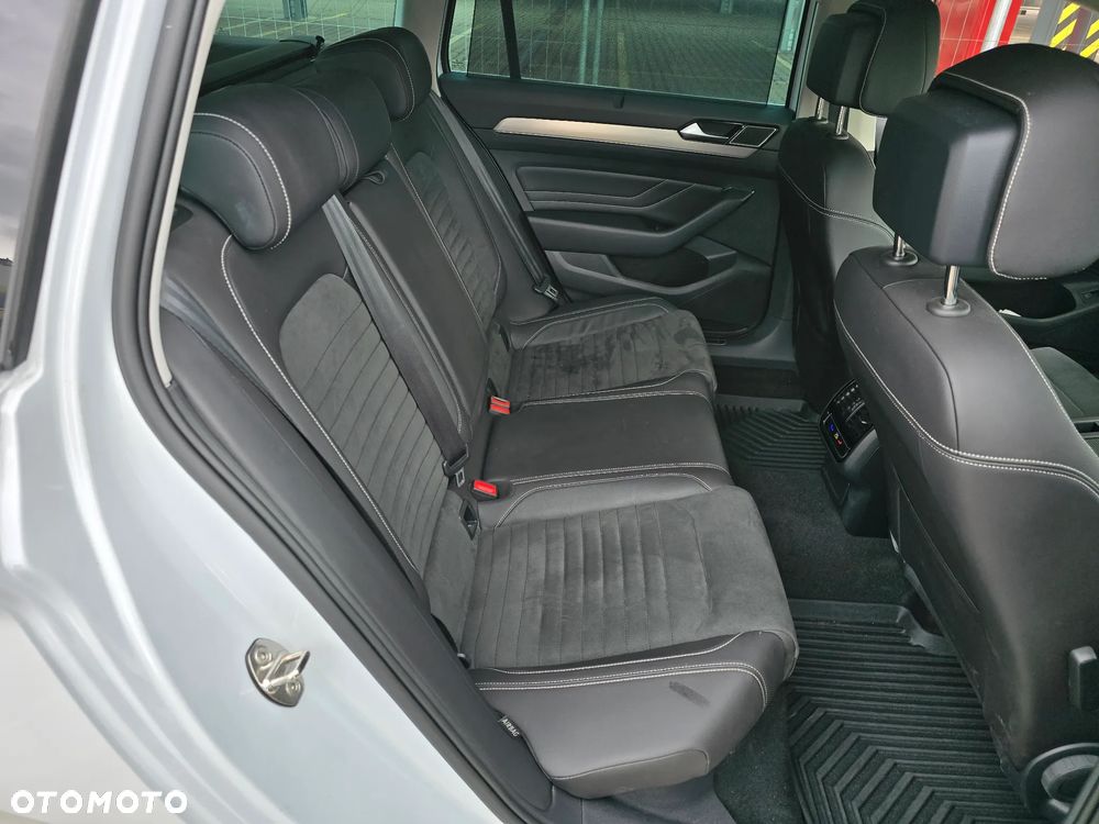 Volkswagen Passat 2.0 TDI SCR DSG 4Motion Elegance - 23