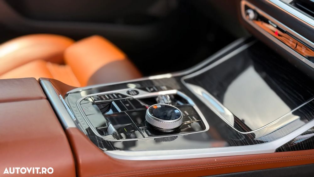 BMW X7 M60i xDrive AT MHEV - 17