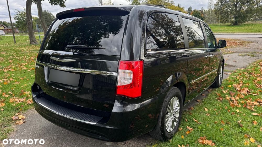 Chrysler Town & Country - 24
