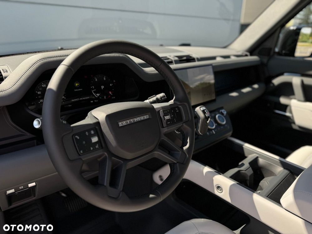 Land Rover Defender - 8