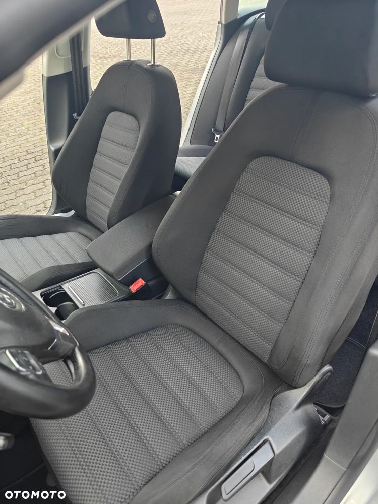 Volkswagen Passat 2.0 TDI DPF Sportline - 11