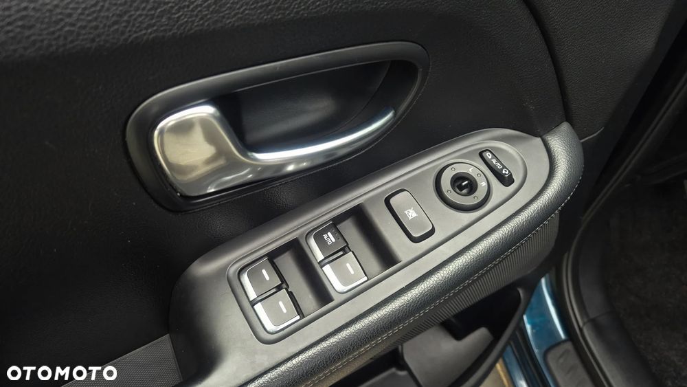 Kia Carens 1.6 GDI Dream Team Edition - 11